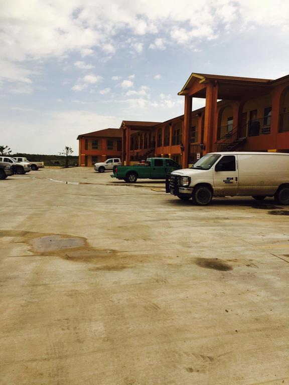 Texan Inn And Suites Tilden Bagian luar foto