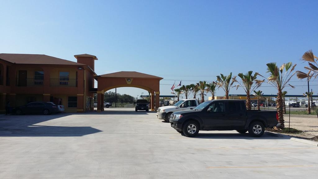 Texan Inn And Suites Tilden Bagian luar foto