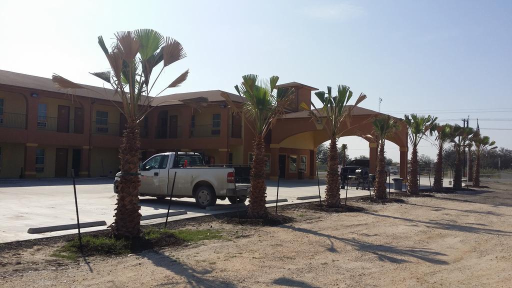 Texan Inn And Suites Tilden Bagian luar foto